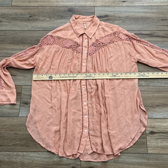 Free People Katie Bird Blouse SZ Large Pink Crochet Knit Oversized Button Up - Picture 5 of 9